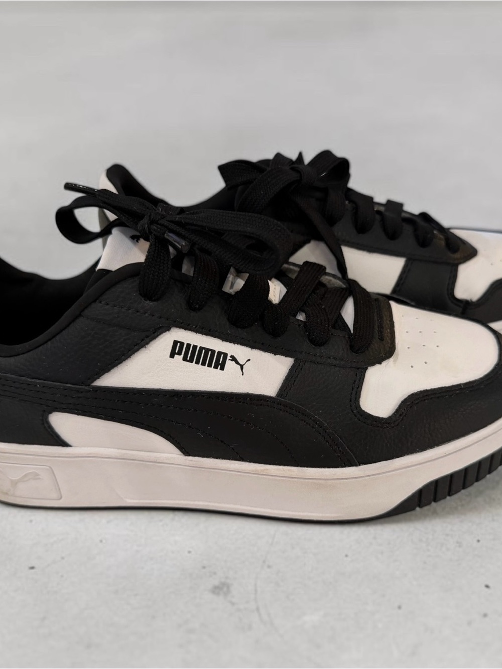 PUMA Black & White Platform Low Top Sneakers Women’s Size 8